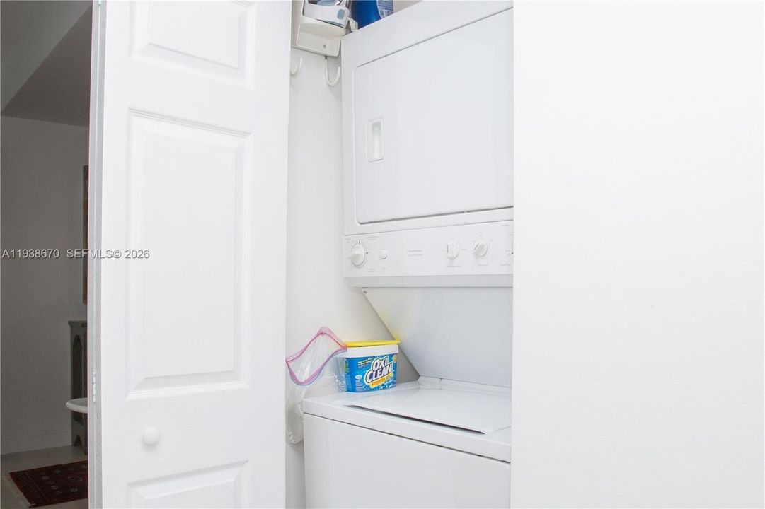 For Rent: $3,950 (2 beds, 2 baths, 1129 Square Feet)