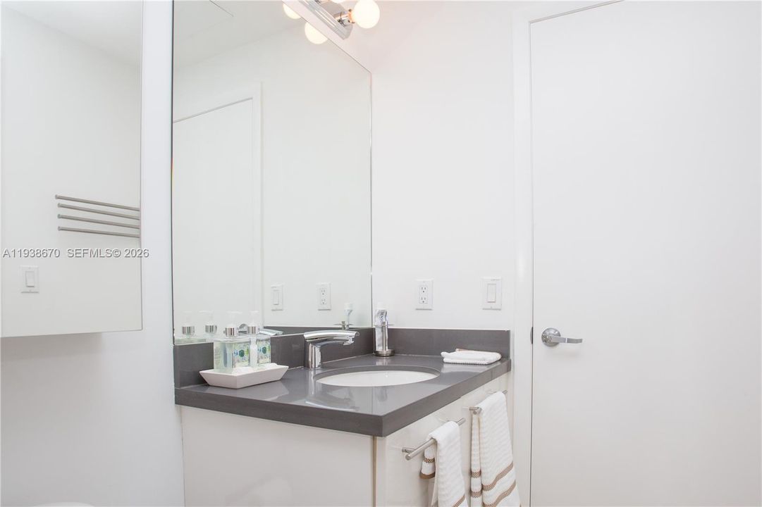 For Rent: $3,950 (2 beds, 2 baths, 1129 Square Feet)