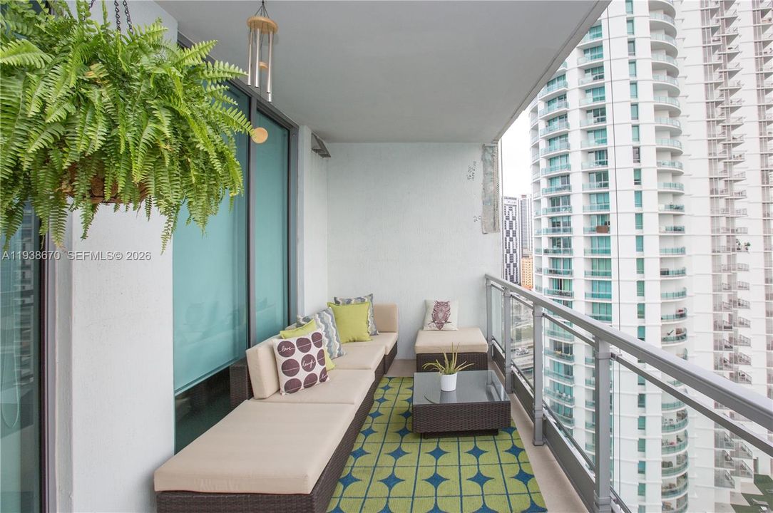 For Rent: $3,950 (2 beds, 2 baths, 1129 Square Feet)