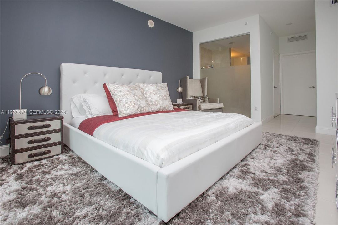 For Rent: $3,950 (2 beds, 2 baths, 1129 Square Feet)