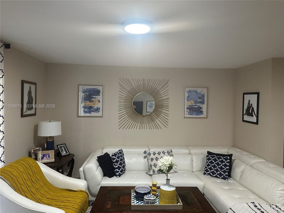 В аренду: $2,500 (2 спален, 2 ванн, 1230 Квадратных фут)