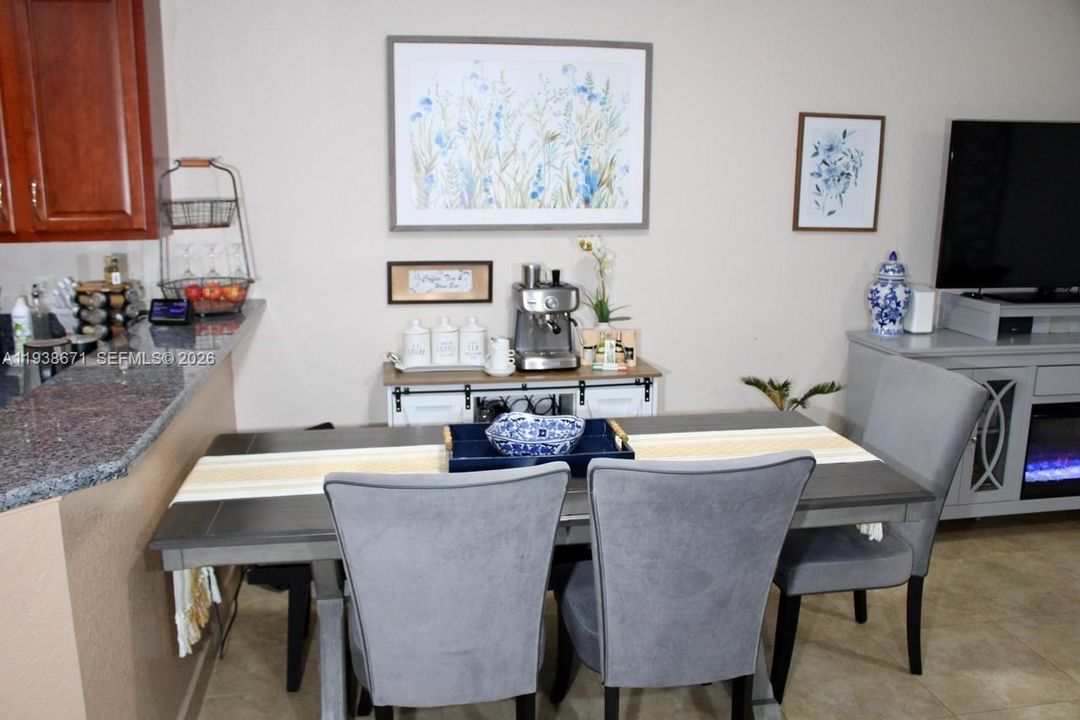 В аренду: $2,500 (2 спален, 2 ванн, 1230 Квадратных фут)