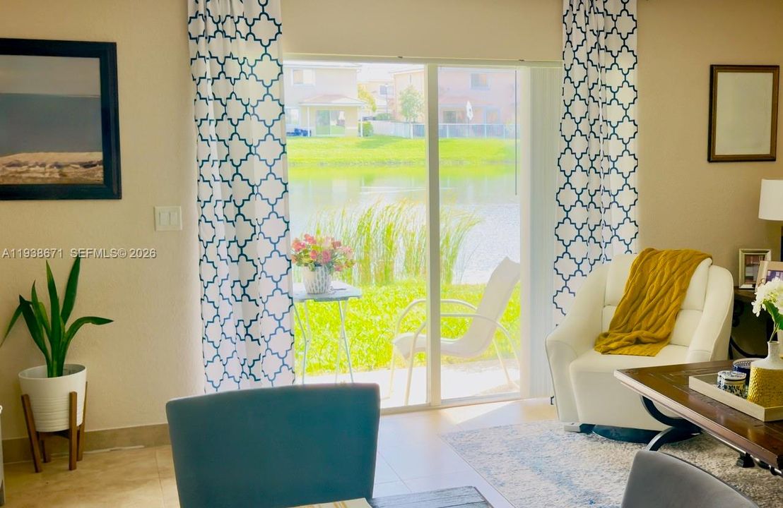 В аренду: $2,500 (2 спален, 2 ванн, 1230 Квадратных фут)