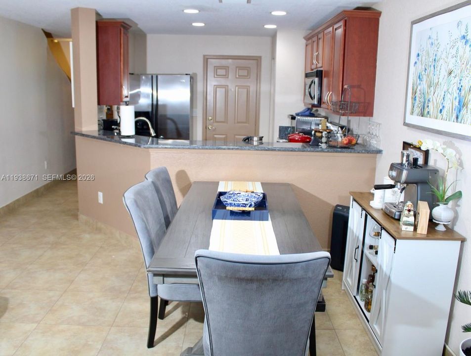 В аренду: $2,500 (2 спален, 2 ванн, 1230 Квадратных фут)