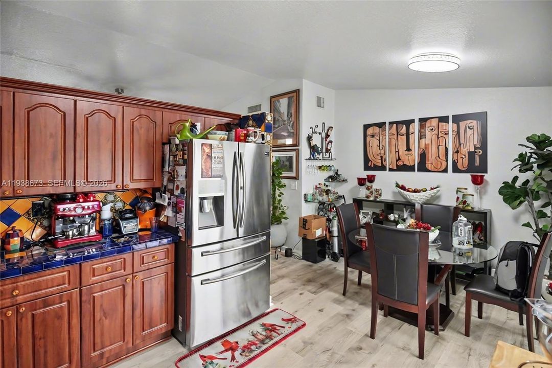 待售: $490,000 (2 贝兹, 2 浴室, 986 平方英尺)