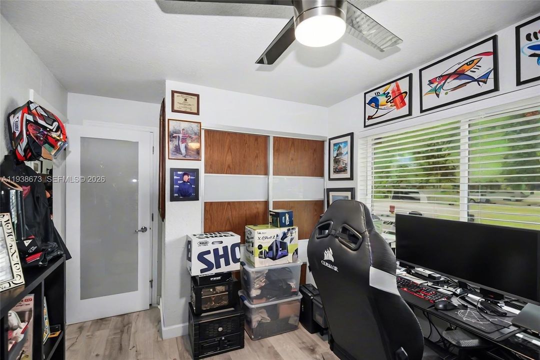 待售: $490,000 (2 贝兹, 2 浴室, 986 平方英尺)