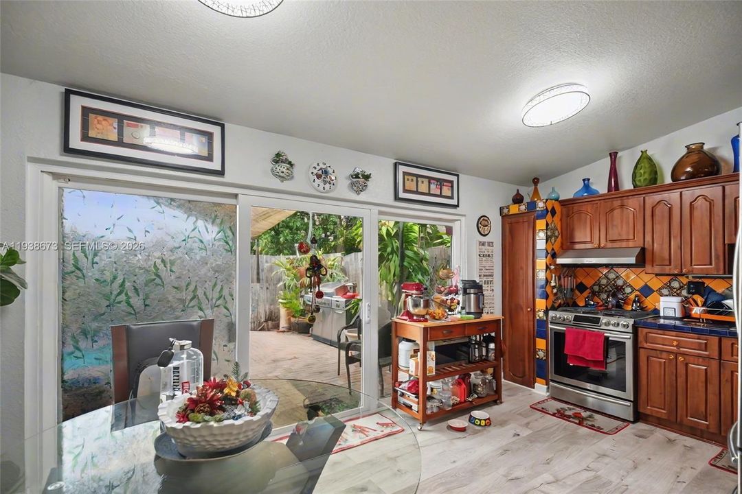 待售: $490,000 (2 贝兹, 2 浴室, 986 平方英尺)