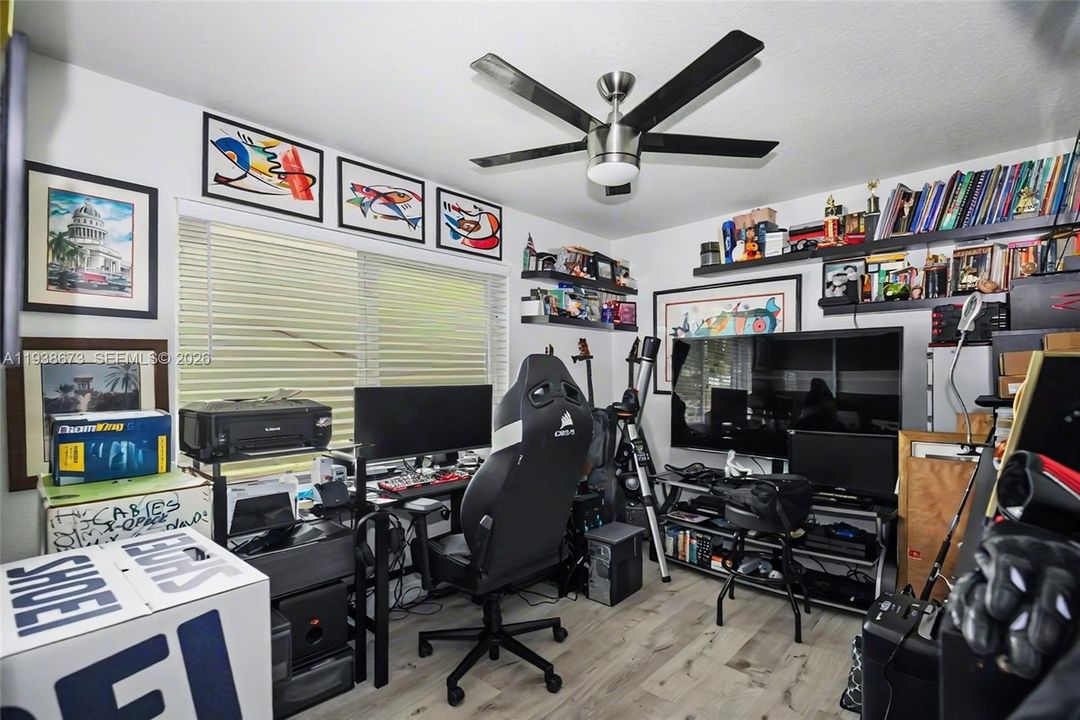 待售: $490,000 (2 贝兹, 2 浴室, 986 平方英尺)