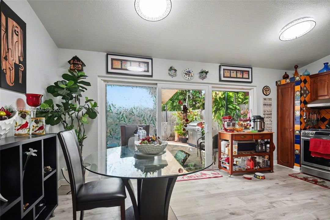 待售: $490,000 (2 贝兹, 2 浴室, 986 平方英尺)