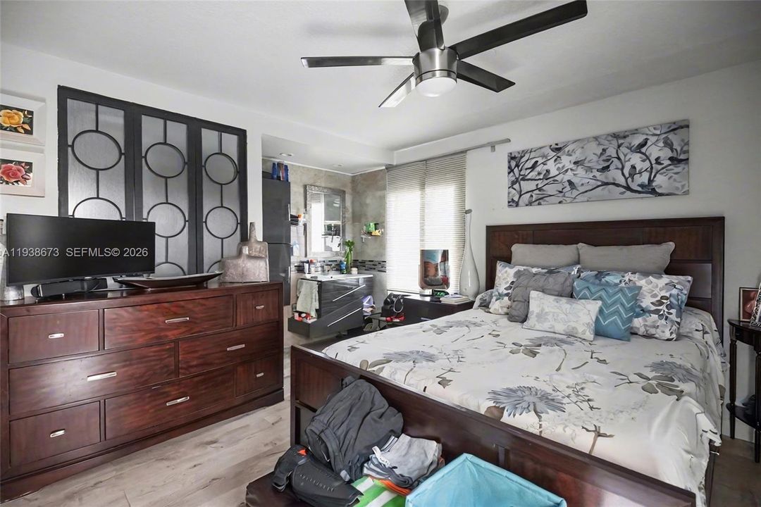 待售: $490,000 (2 贝兹, 2 浴室, 986 平方英尺)