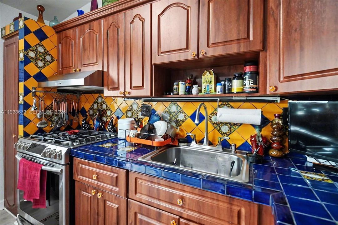 待售: $490,000 (2 贝兹, 2 浴室, 986 平方英尺)