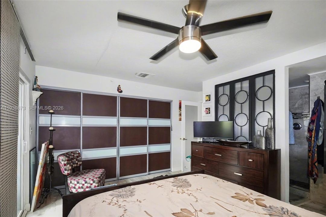 待售: $490,000 (2 贝兹, 2 浴室, 986 平方英尺)