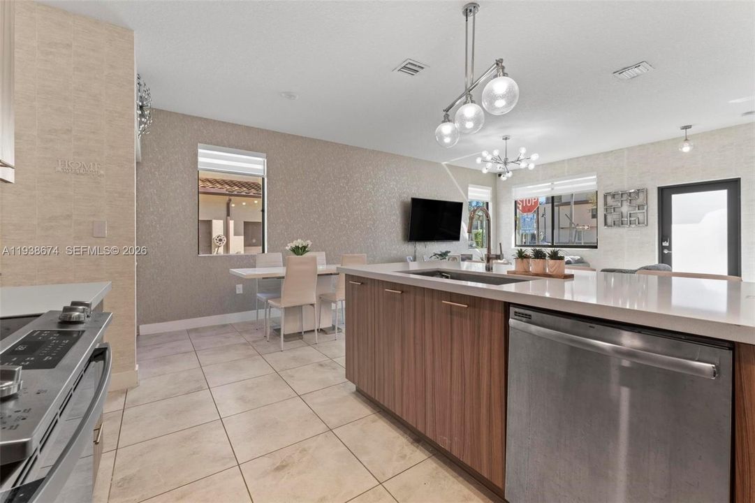 出租: $5,000 (3 贝兹, 2 浴室, 1424 平方英尺)