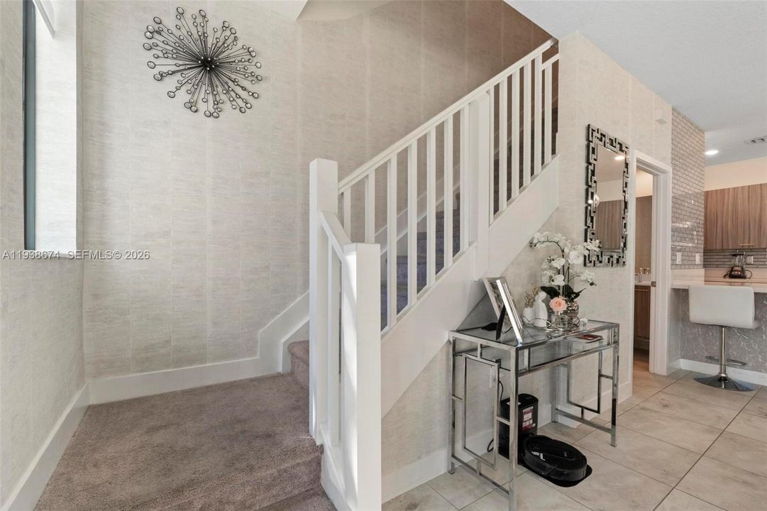 出租: $5,000 (3 贝兹, 2 浴室, 1424 平方英尺)