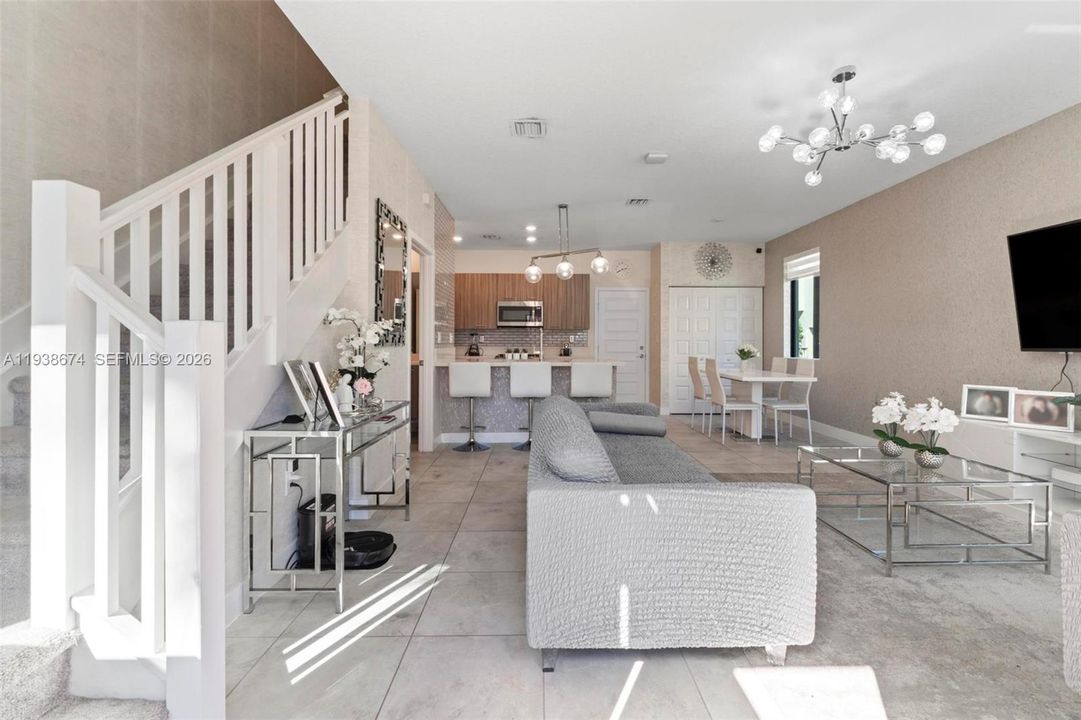 出租: $5,000 (3 贝兹, 2 浴室, 1424 平方英尺)