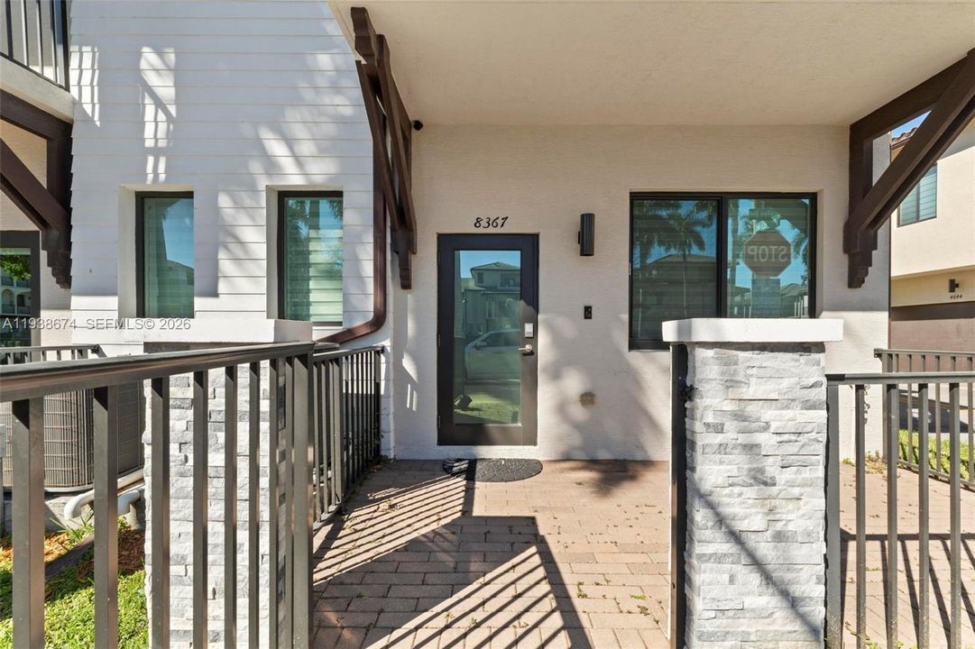 出租: $5,000 (3 贝兹, 2 浴室, 1424 平方英尺)