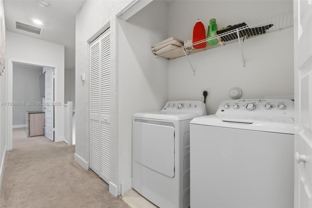 出租: $5,000 (3 贝兹, 2 浴室, 1424 平方英尺)