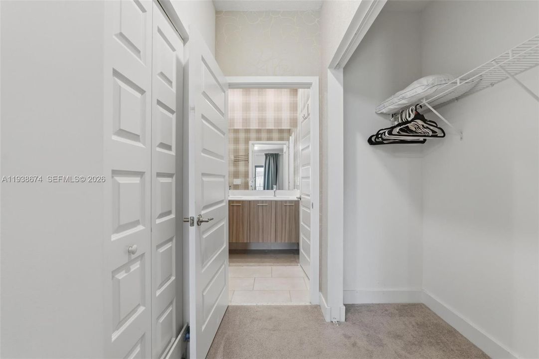 出租: $5,000 (3 贝兹, 2 浴室, 1424 平方英尺)