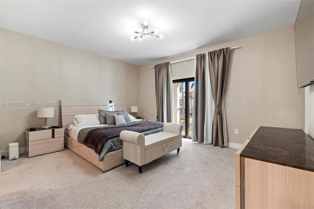 出租: $5,000 (3 贝兹, 2 浴室, 1424 平方英尺)