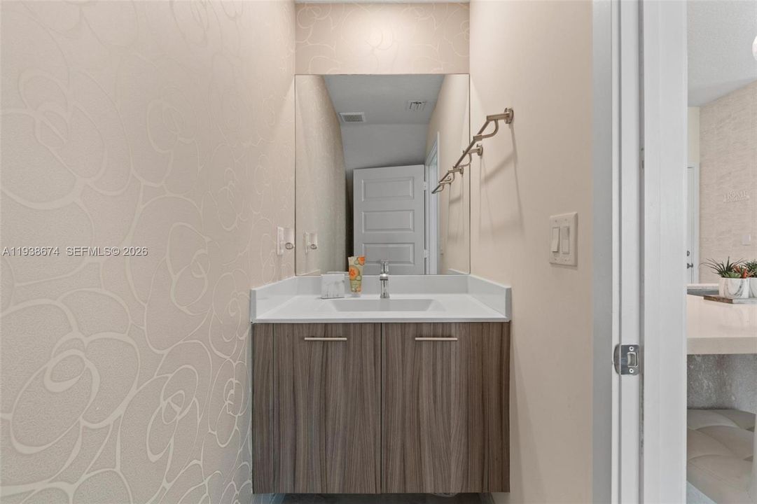 出租: $5,000 (3 贝兹, 2 浴室, 1424 平方英尺)