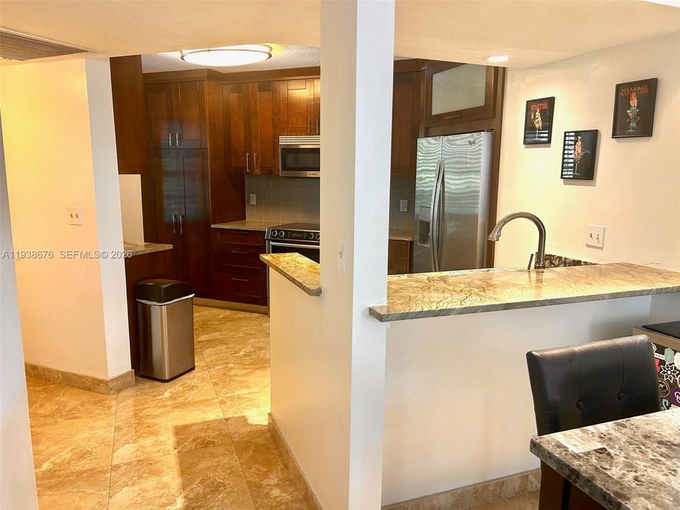 For Sale: $300,000 (3 beds, 2 baths, 1100 Square Feet)