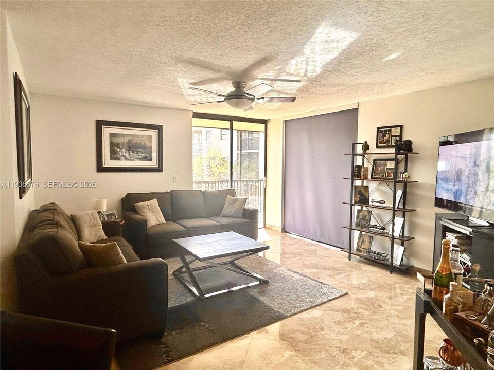 For Sale: $300,000 (3 beds, 2 baths, 1100 Square Feet)