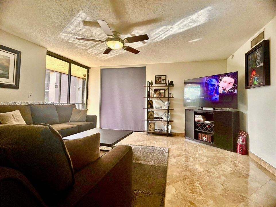 For Sale: $300,000 (3 beds, 2 baths, 1100 Square Feet)