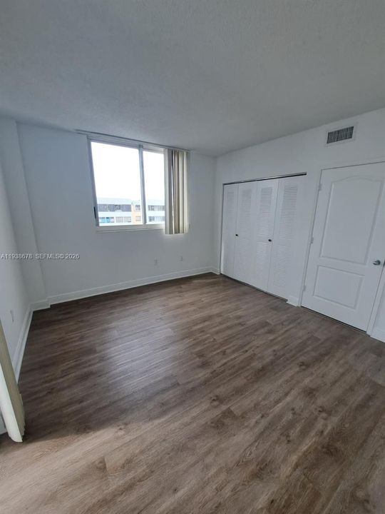 出租: $2,300 (2 贝兹, 2 浴室, 860 平方英尺)