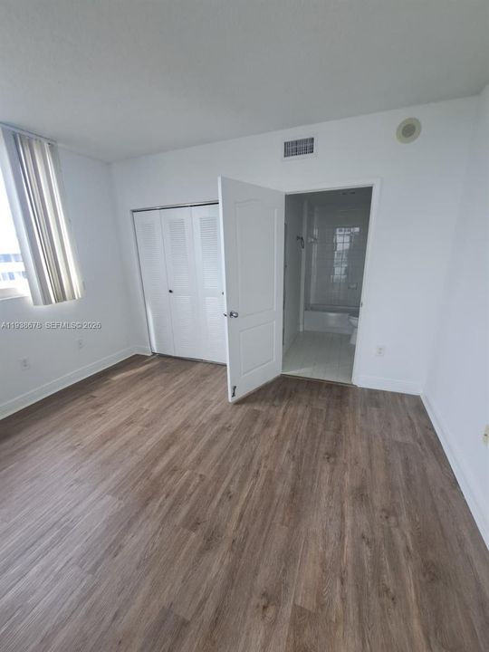 出租: $2,300 (2 贝兹, 2 浴室, 860 平方英尺)