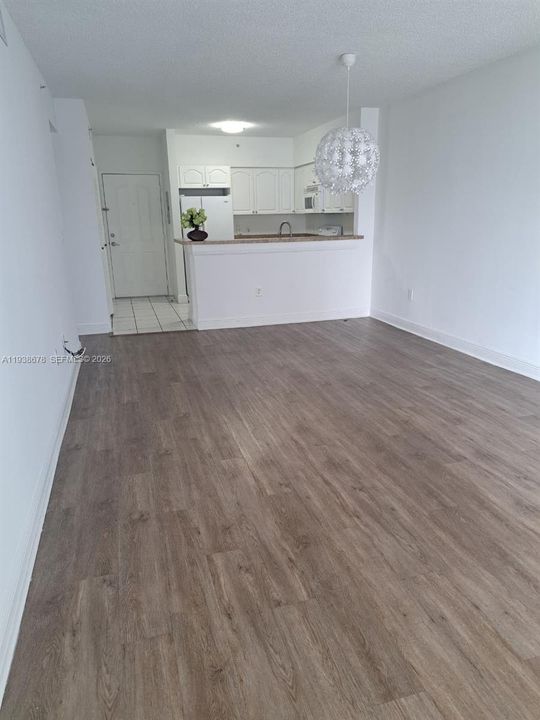 出租: $2,300 (2 贝兹, 2 浴室, 860 平方英尺)