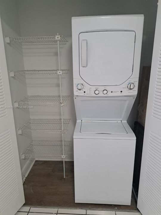 出租: $2,300 (2 贝兹, 2 浴室, 860 平方英尺)