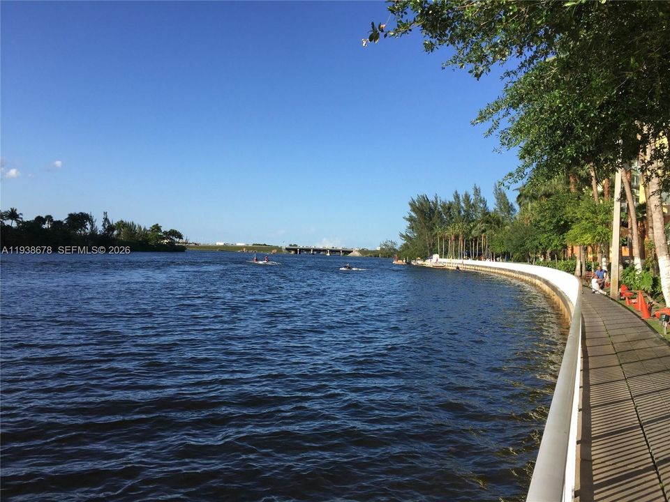 出租: $2,300 (2 贝兹, 2 浴室, 860 平方英尺)