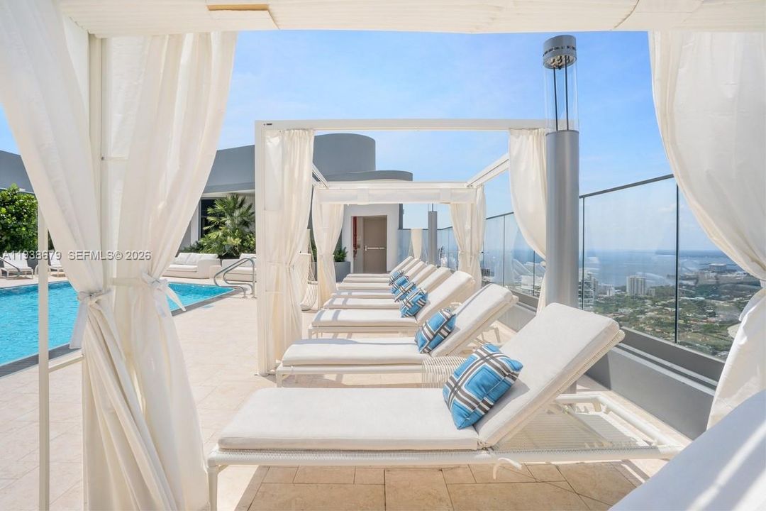 For Sale: $2,300,000 (3 beds, 3 baths, 1909 Square Feet)