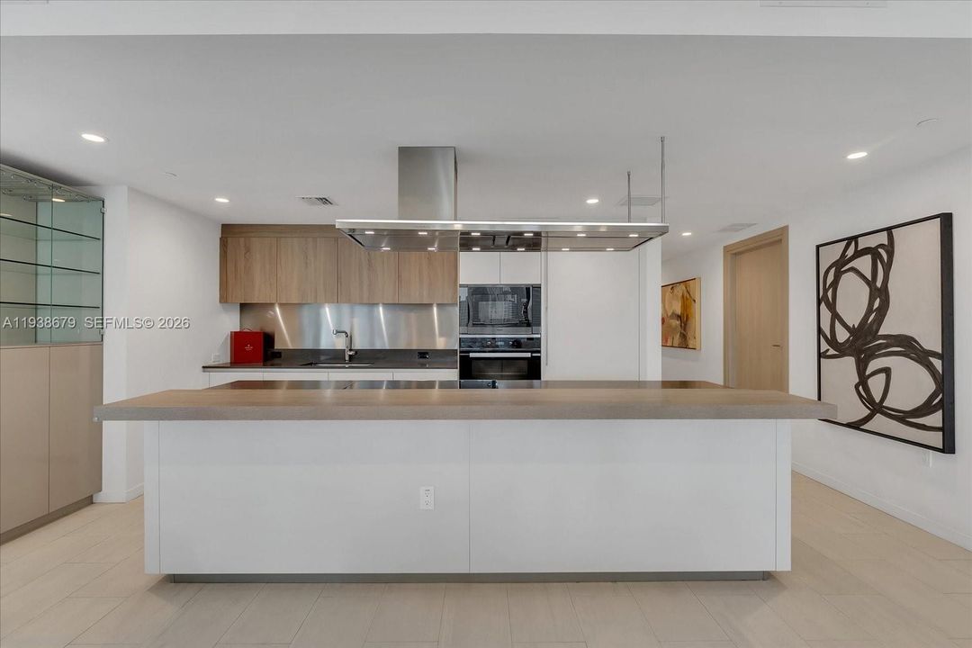 For Sale: $2,300,000 (3 beds, 3 baths, 1909 Square Feet)