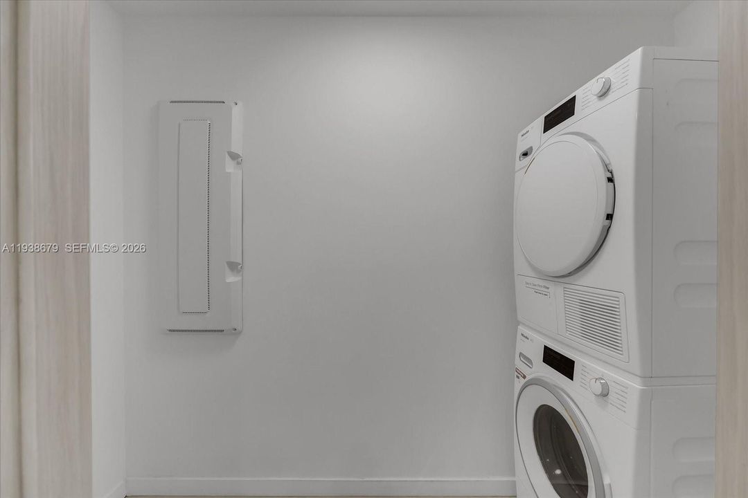 For Sale: $2,300,000 (3 beds, 3 baths, 1909 Square Feet)