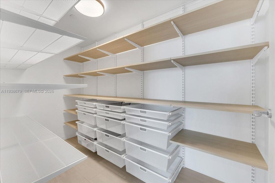 For Sale: $2,300,000 (3 beds, 3 baths, 1909 Square Feet)