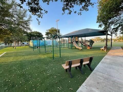 En Renta: $20,000 (4 camas, 2 baños, 2020 Pies cuadrados)