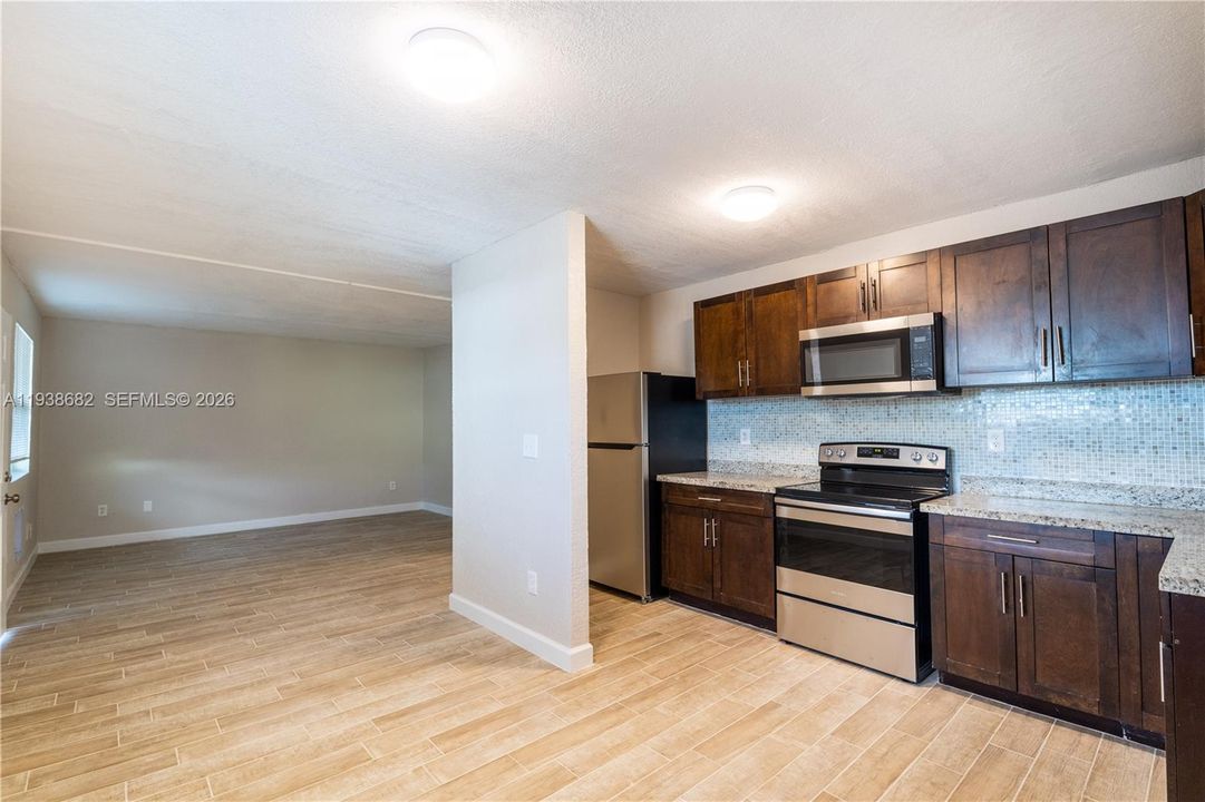 出租: $1,750 (2 贝兹, 1 浴室, 0 平方英尺)