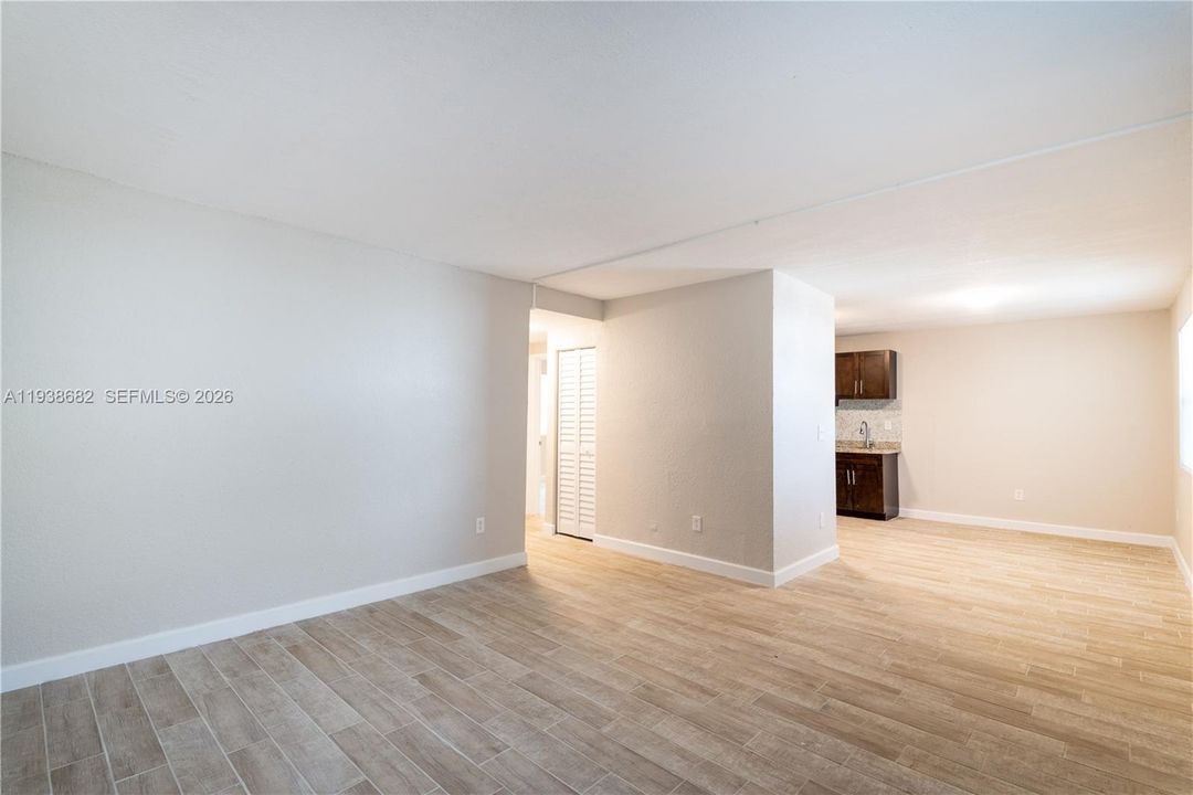 出租: $1,750 (2 贝兹, 1 浴室, 0 平方英尺)