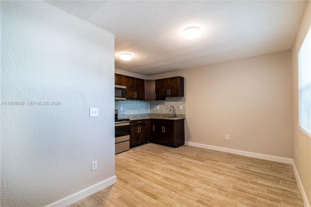 出租: $1,750 (2 贝兹, 1 浴室, 0 平方英尺)