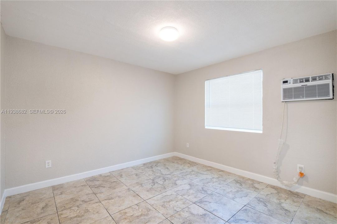 出租: $1,750 (2 贝兹, 1 浴室, 0 平方英尺)