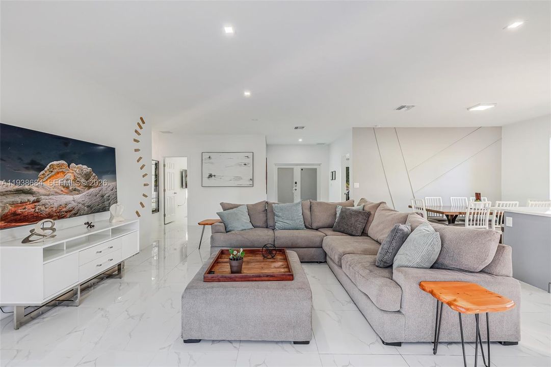 На продажу: $880,000 (5 спален, 4 ванн, 2246 Квадратных фут)