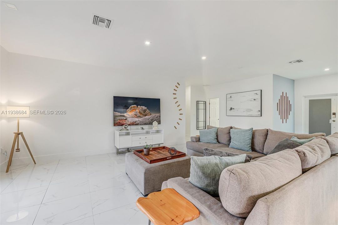 На продажу: $880,000 (5 спален, 4 ванн, 2246 Квадратных фут)