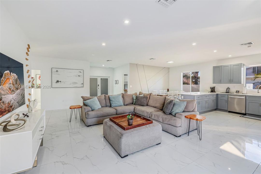 На продажу: $880,000 (5 спален, 4 ванн, 2246 Квадратных фут)