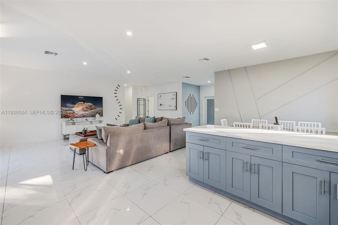 На продажу: $880,000 (5 спален, 4 ванн, 2246 Квадратных фут)