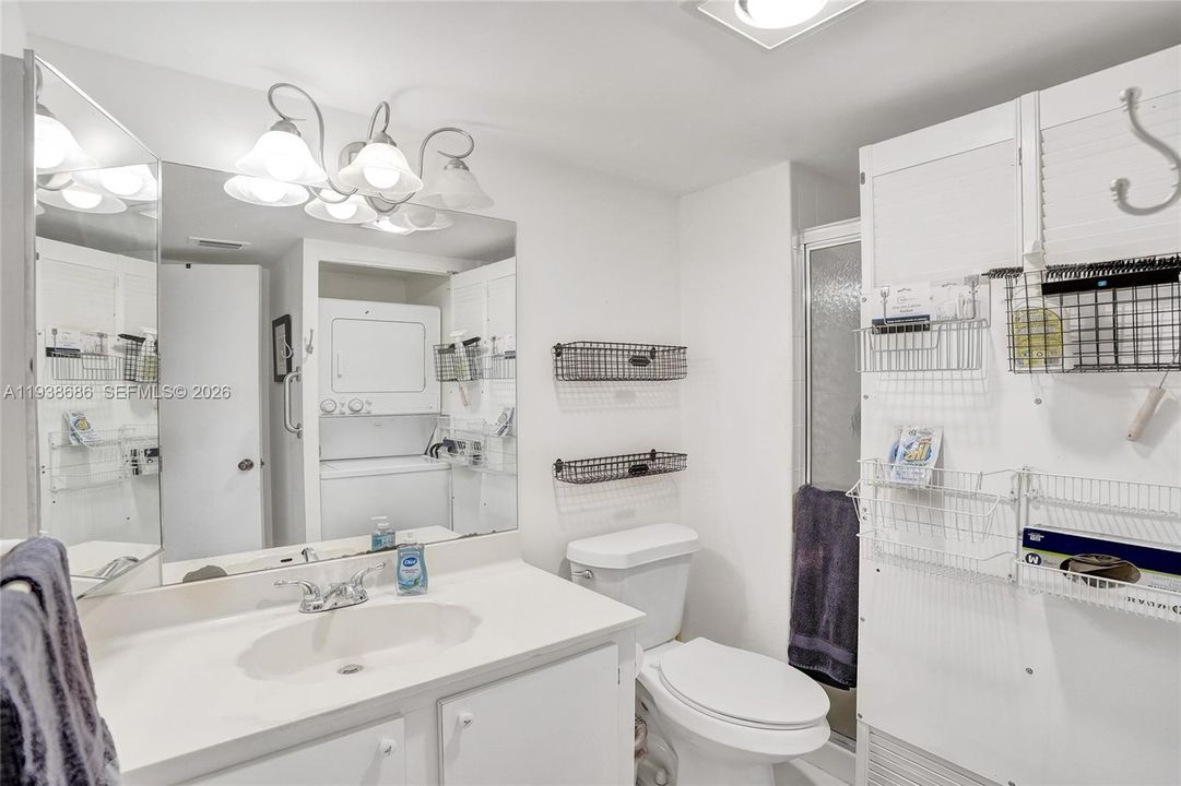 Guest Bathroom/Laundry