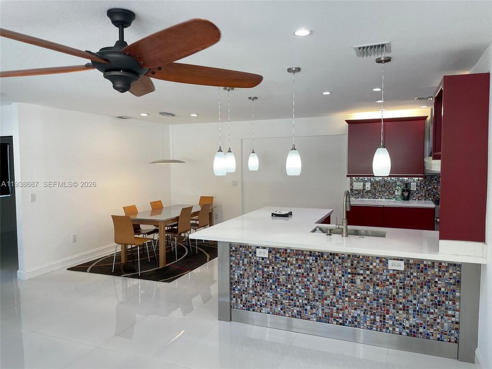 Active With Contract: $2,550 (2 beds, 1 baths, 1735 Square Feet)