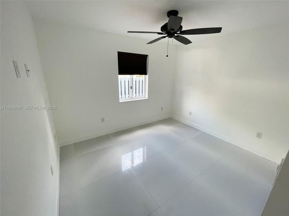 Active With Contract: $2,550 (2 beds, 1 baths, 1735 Square Feet)