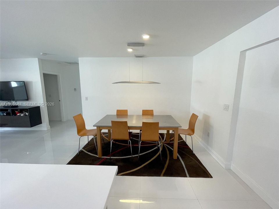 Active With Contract: $2,550 (2 beds, 1 baths, 1735 Square Feet)