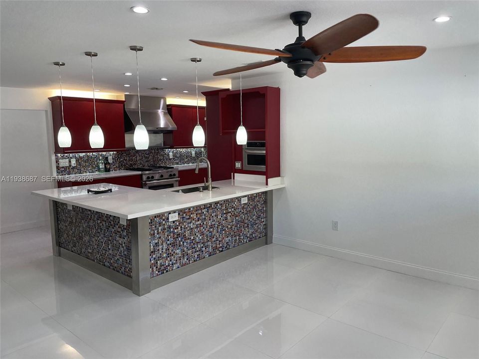 Active With Contract: $2,550 (2 beds, 1 baths, 1735 Square Feet)